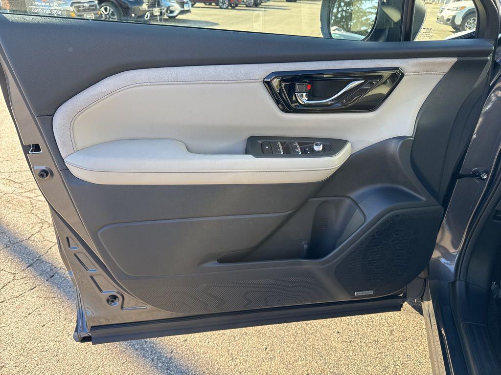 new 2025 Subaru Forester Hybrid car, priced at $40,538