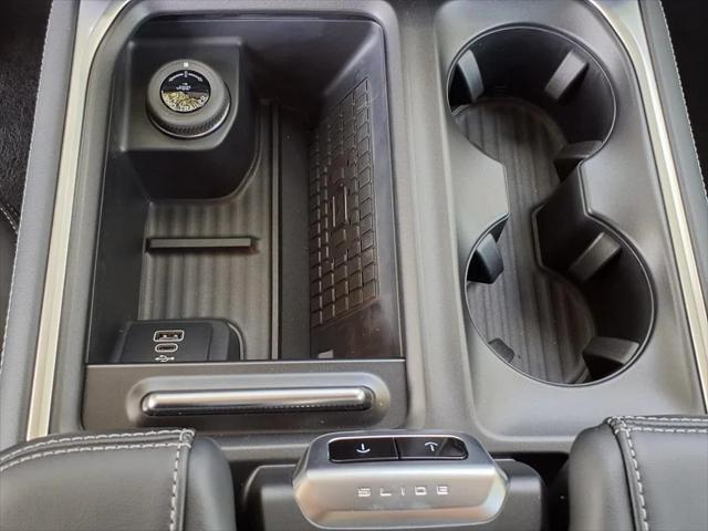 new 2025 Ford Expedition car, priced at $77,915