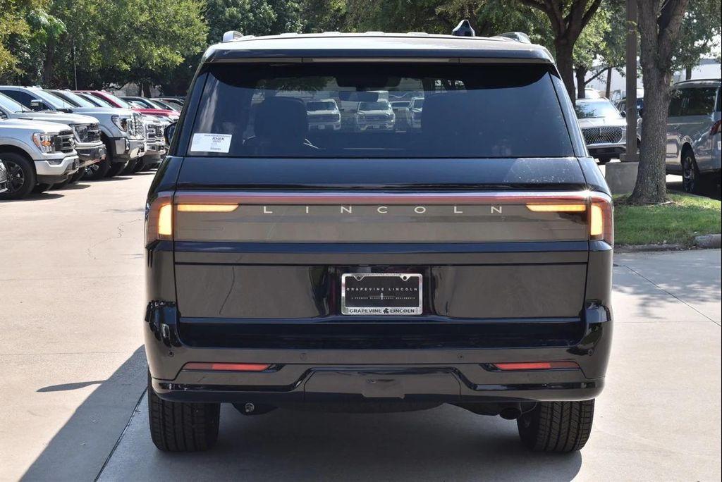 new 2025 Lincoln Navigator car, priced at $101,698