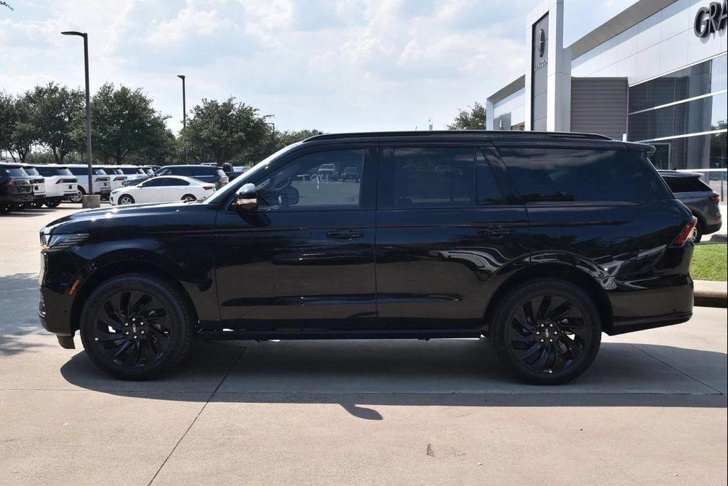 new 2025 Lincoln Navigator car, priced at $101,698