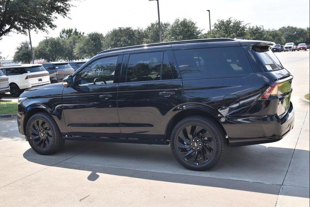 new 2025 Lincoln Navigator car, priced at $101,698
