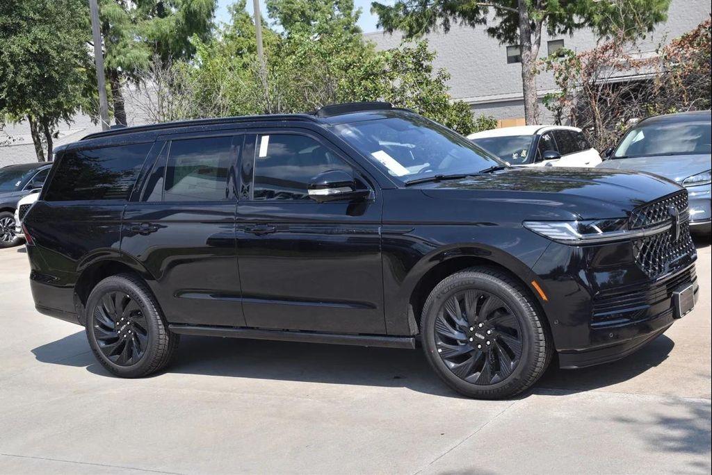 new 2025 Lincoln Navigator car, priced at $101,698