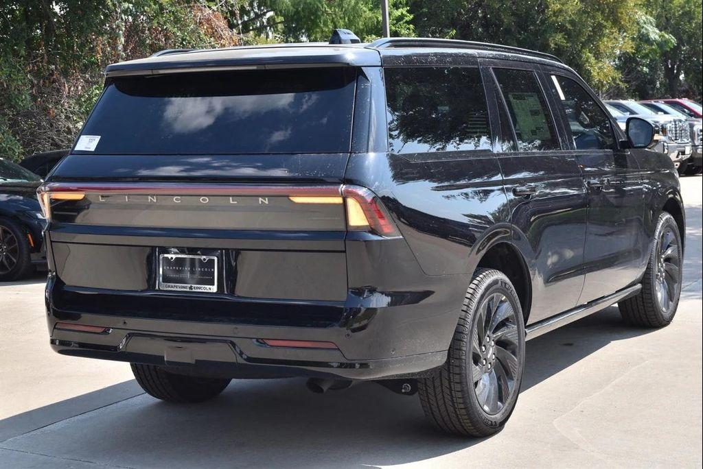 new 2025 Lincoln Navigator car, priced at $101,698