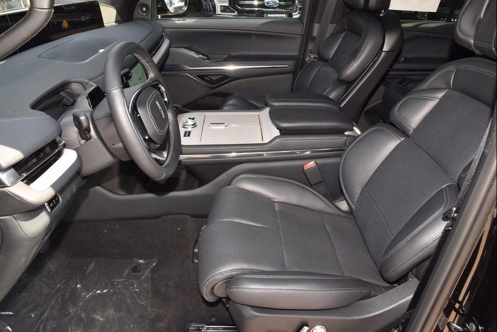 new 2025 Lincoln Navigator car, priced at $101,698