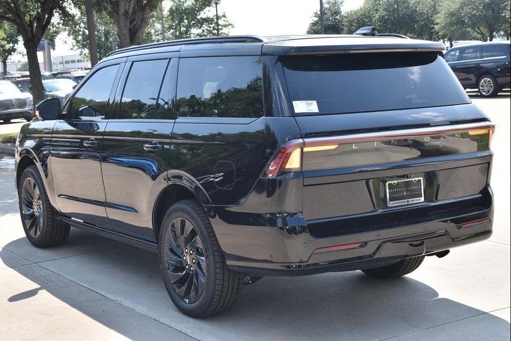 new 2025 Lincoln Navigator car, priced at $101,698