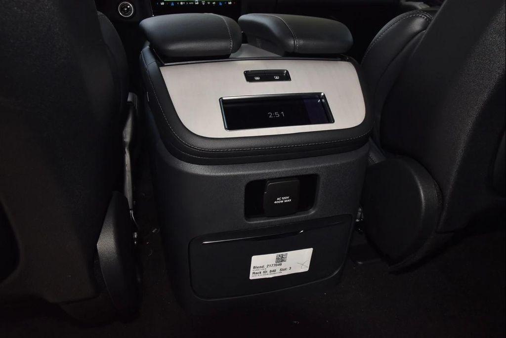 new 2025 Lincoln Navigator car, priced at $101,698