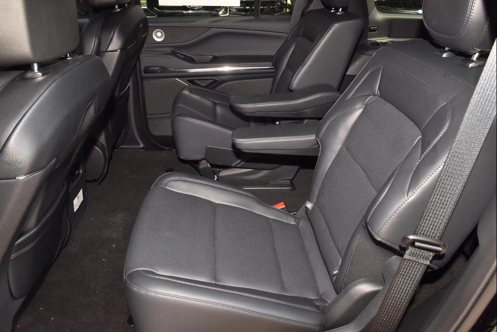 new 2025 Lincoln Navigator car, priced at $101,698