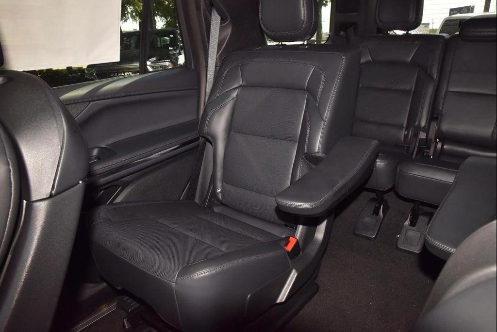 new 2025 Lincoln Navigator car, priced at $101,698