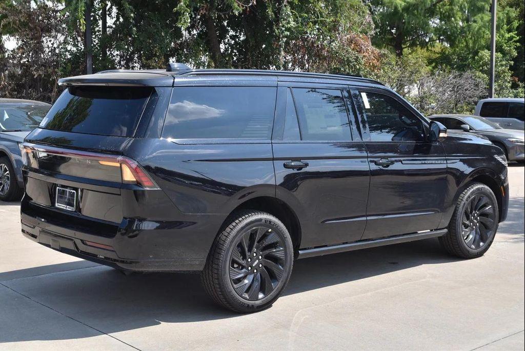 new 2025 Lincoln Navigator car, priced at $101,698