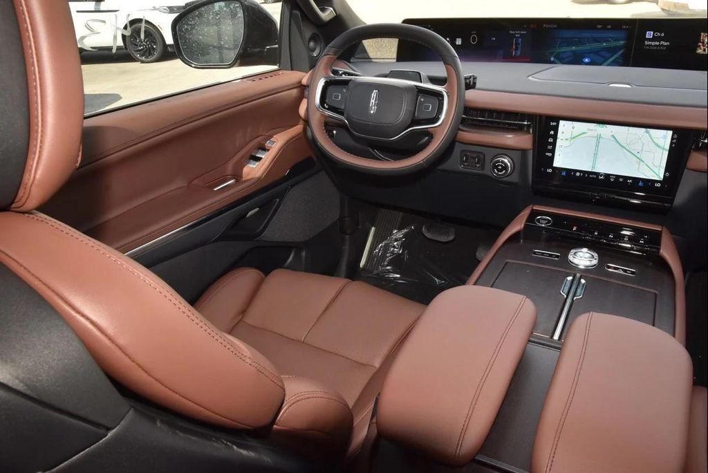 new 2025 Lincoln Navigator car, priced at $104,333