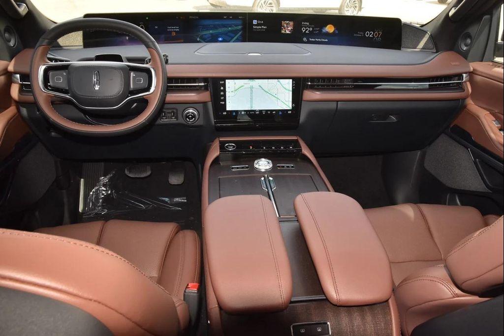 new 2025 Lincoln Navigator car, priced at $104,333