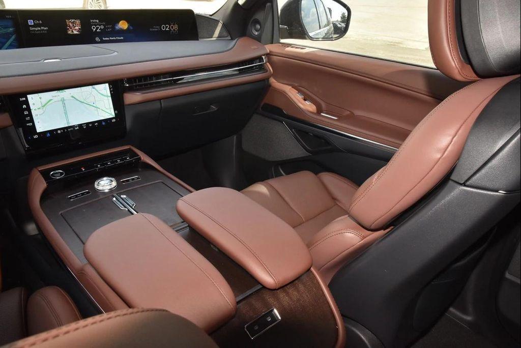 new 2025 Lincoln Navigator car, priced at $104,333