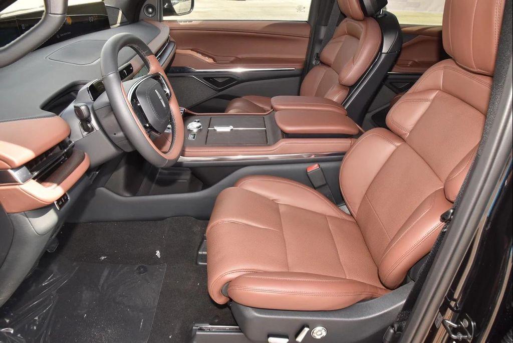 new 2025 Lincoln Navigator car, priced at $104,333