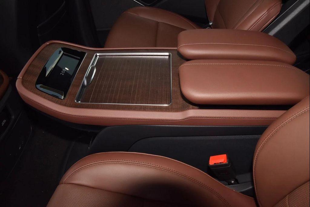 new 2025 Lincoln Navigator car, priced at $104,333