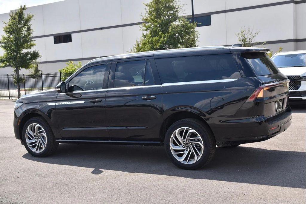 new 2025 Lincoln Navigator car, priced at $104,333