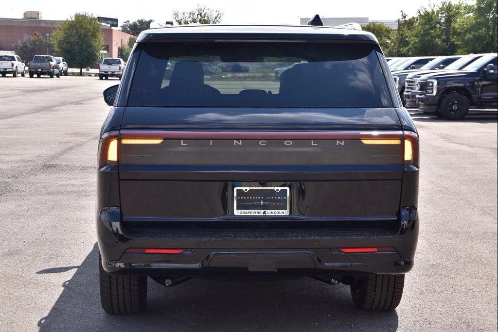 new 2025 Lincoln Navigator car, priced at $104,333