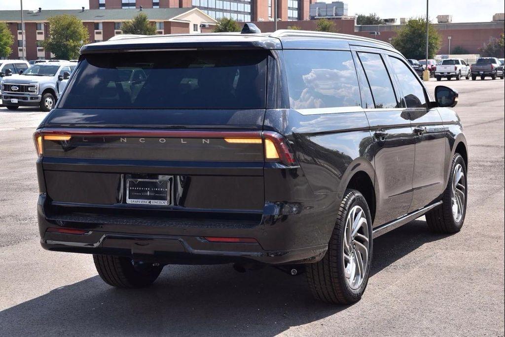 new 2025 Lincoln Navigator car, priced at $104,333