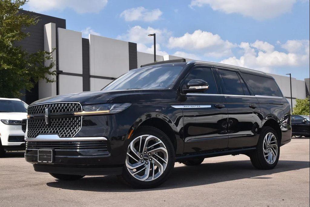 new 2025 Lincoln Navigator car, priced at $104,333