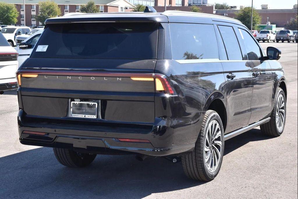 new 2025 Lincoln Navigator car, priced at $122,590