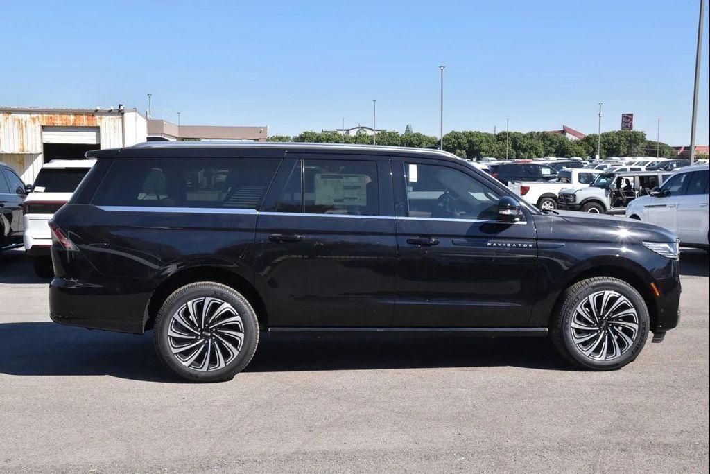new 2025 Lincoln Navigator car, priced at $122,590