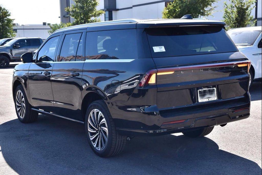 new 2025 Lincoln Navigator car, priced at $122,590