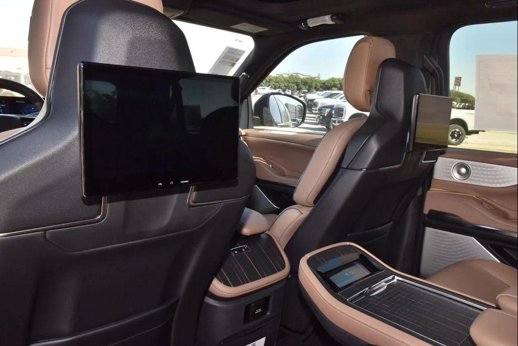 new 2025 Lincoln Navigator car, priced at $122,590
