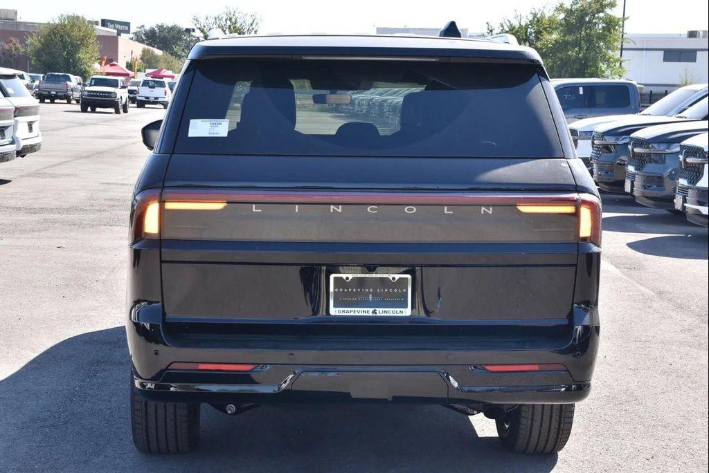 new 2025 Lincoln Navigator car, priced at $122,590