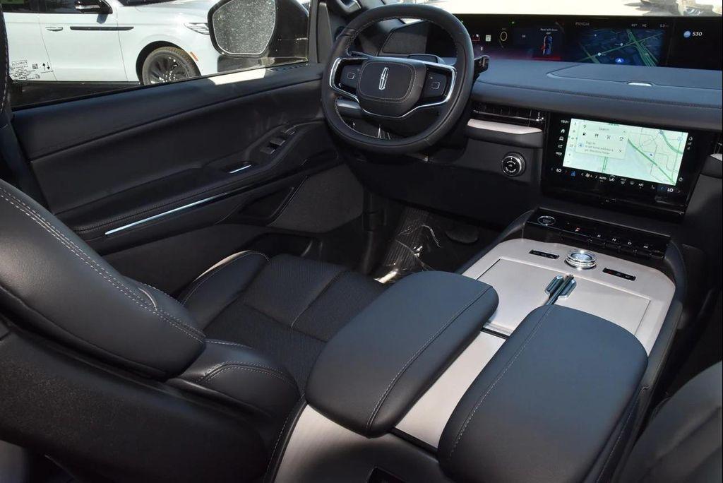 new 2025 Lincoln Navigator car, priced at $101,846
