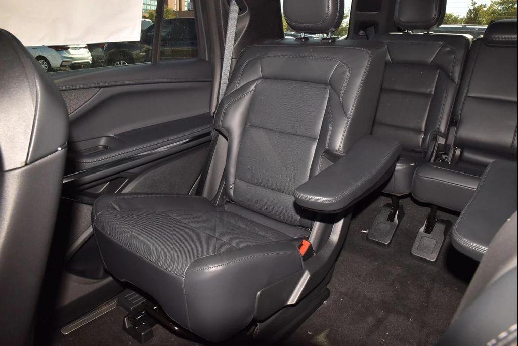 new 2025 Lincoln Navigator car, priced at $101,846