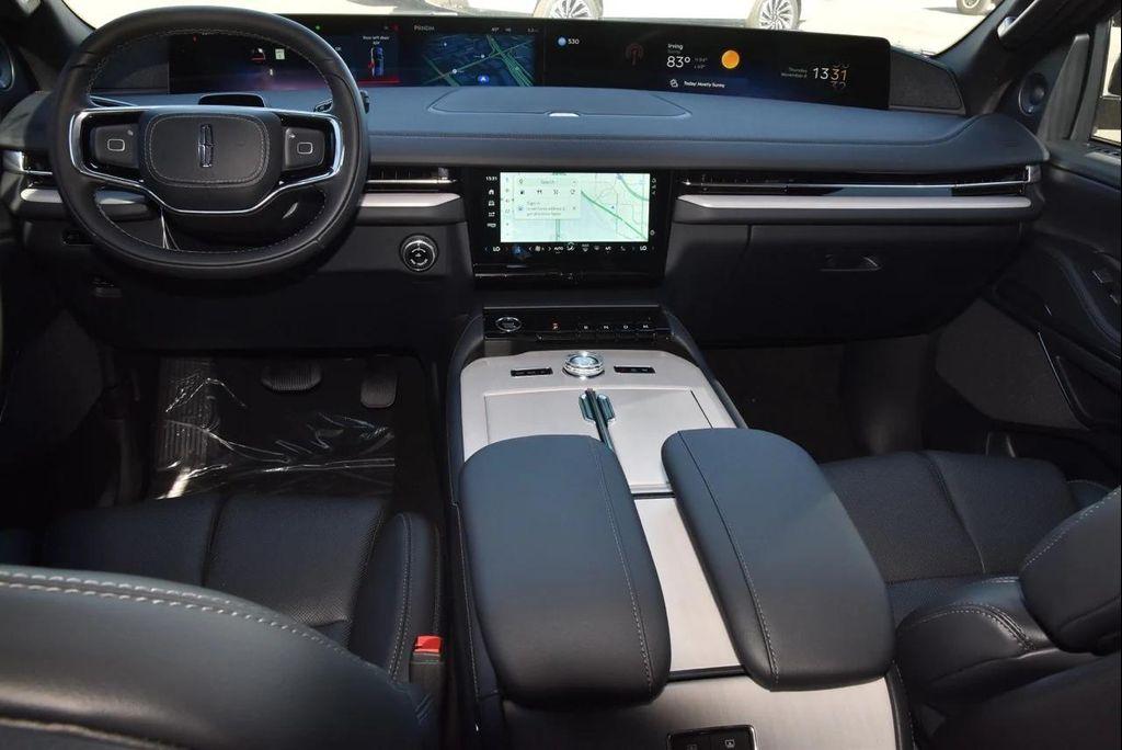 new 2025 Lincoln Navigator car, priced at $101,846