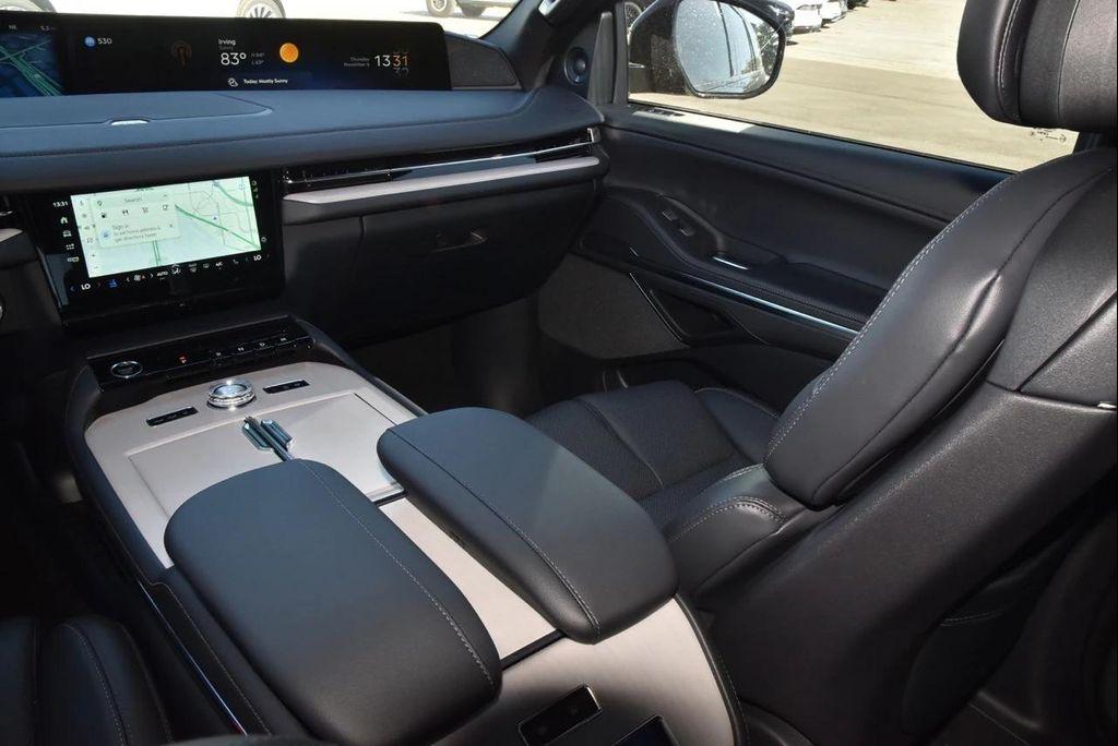 new 2025 Lincoln Navigator car, priced at $101,846