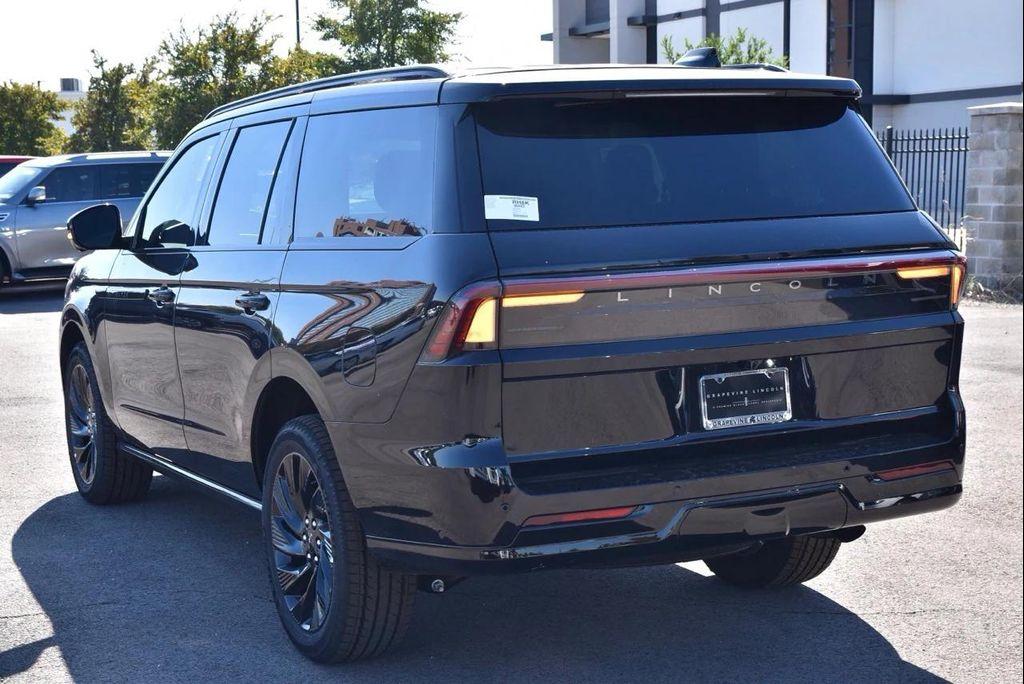 new 2025 Lincoln Navigator car, priced at $101,846