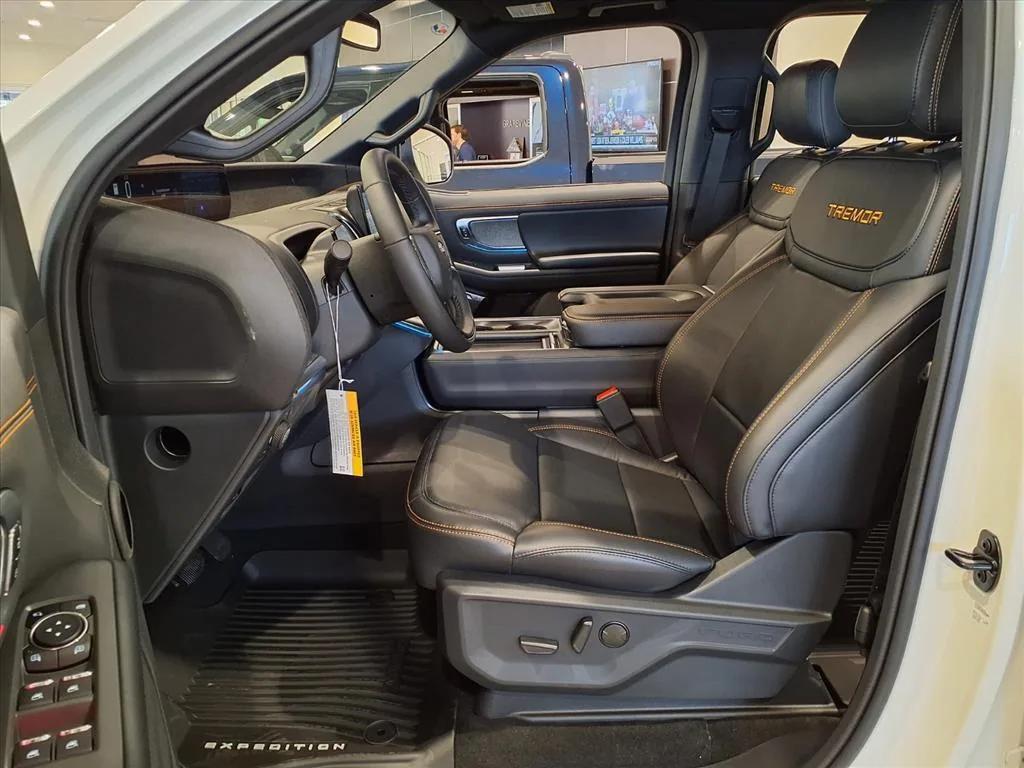 new 2025 Ford Expedition car, priced at $85,035