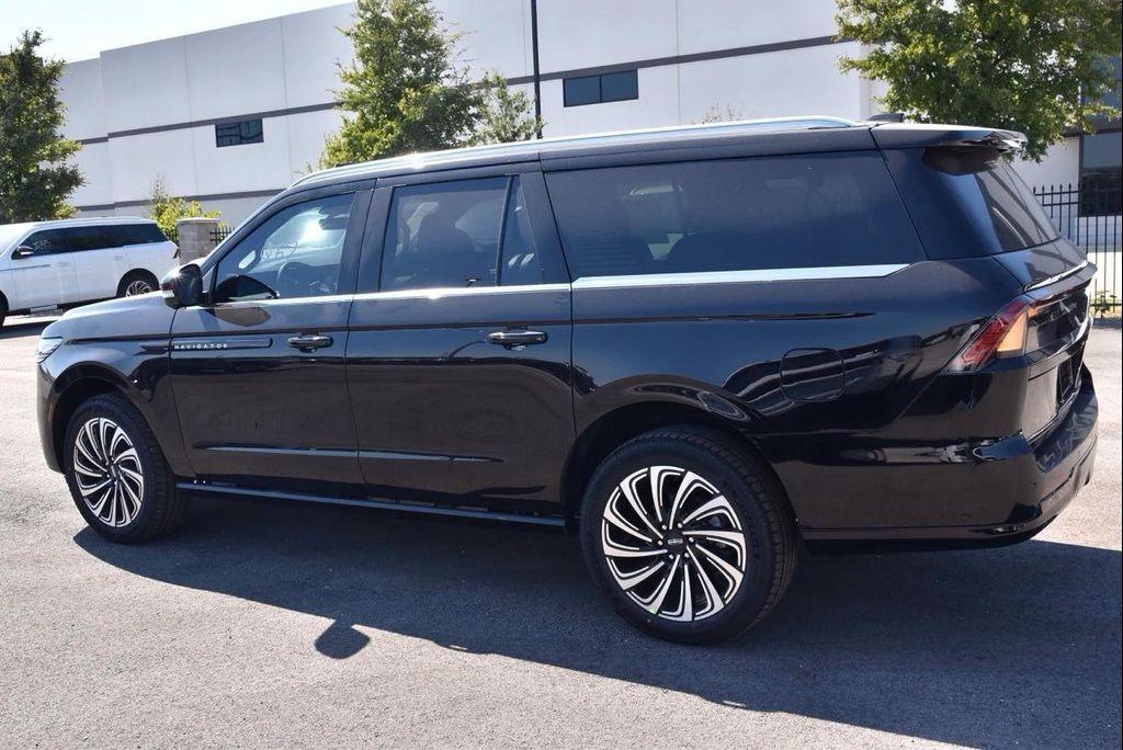 new 2025 Lincoln Navigator car, priced at $122,835