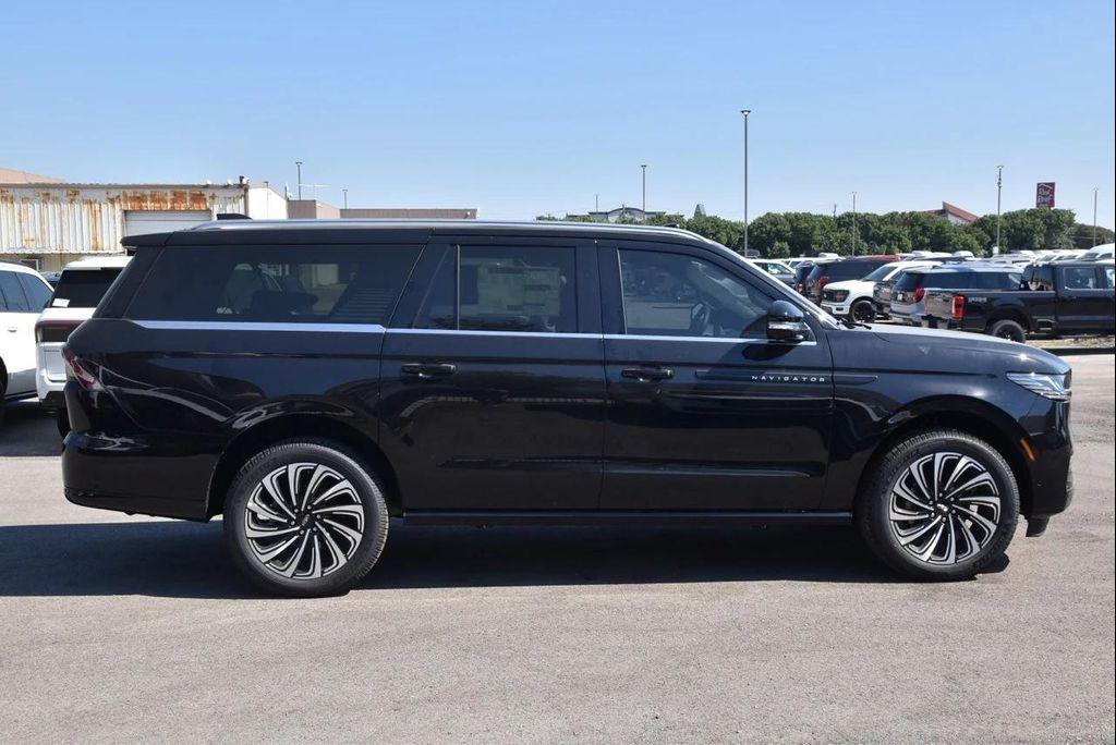 new 2025 Lincoln Navigator car, priced at $122,835