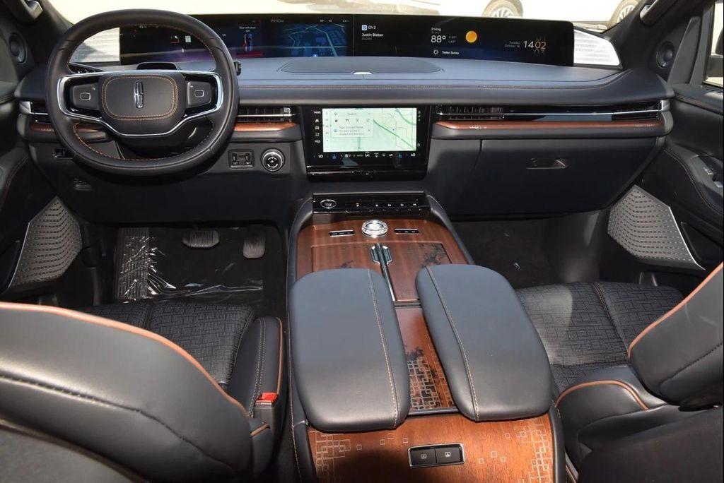 new 2025 Lincoln Navigator car, priced at $122,835