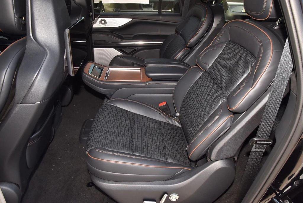 new 2025 Lincoln Navigator car, priced at $122,835