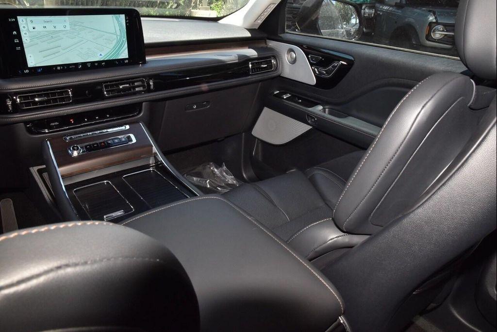 new 2025 Lincoln Aviator car, priced at $76,627