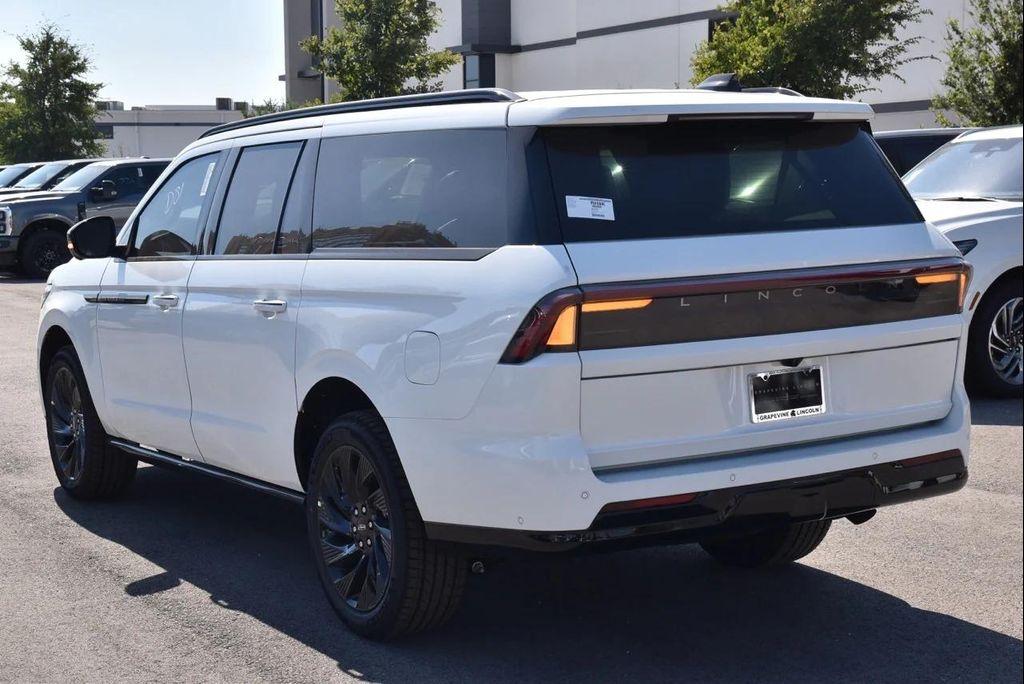 new 2025 Lincoln Navigator car, priced at $106,008