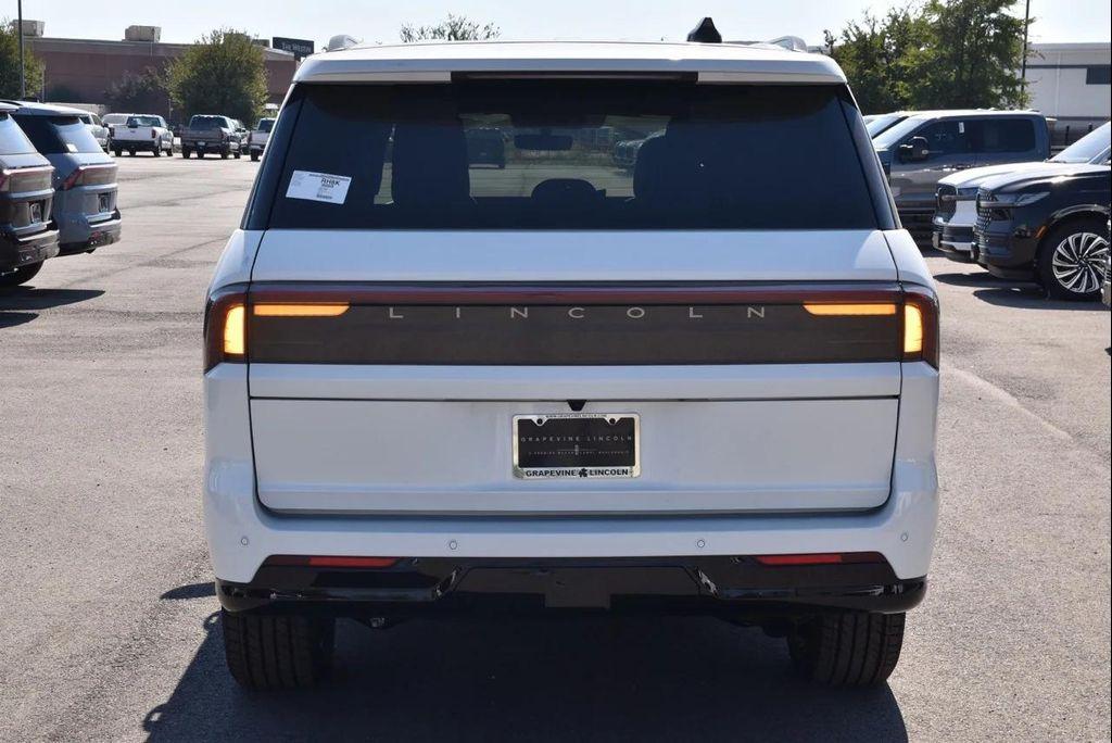 new 2025 Lincoln Navigator car, priced at $106,008