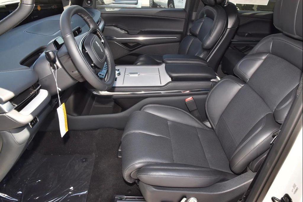 new 2025 Lincoln Navigator car, priced at $106,008