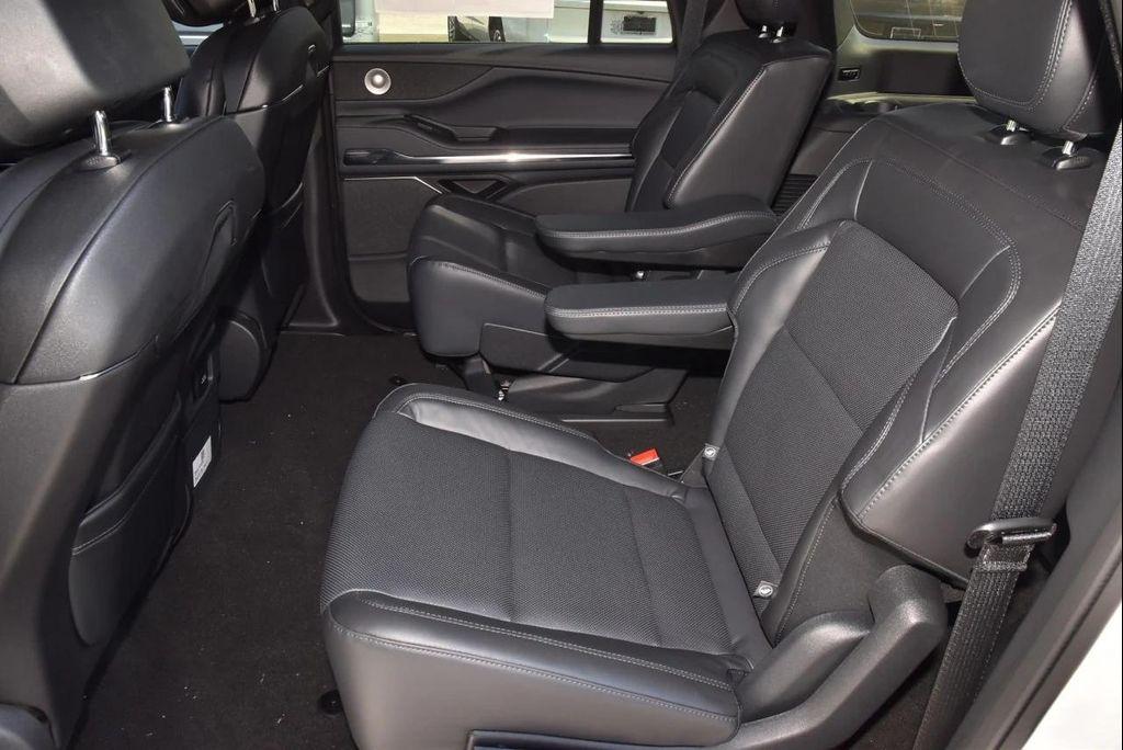 new 2025 Lincoln Navigator car, priced at $106,008