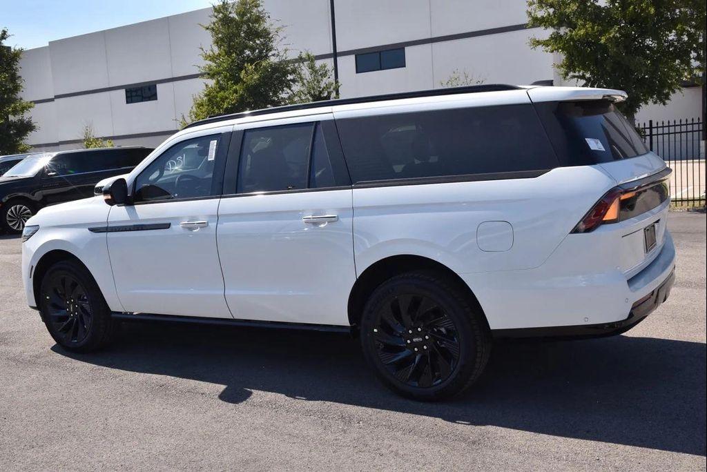 new 2025 Lincoln Navigator car, priced at $106,008