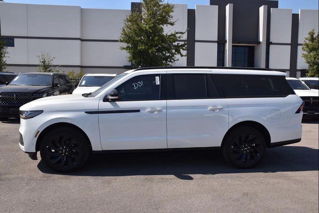 new 2025 Lincoln Navigator car, priced at $106,008
