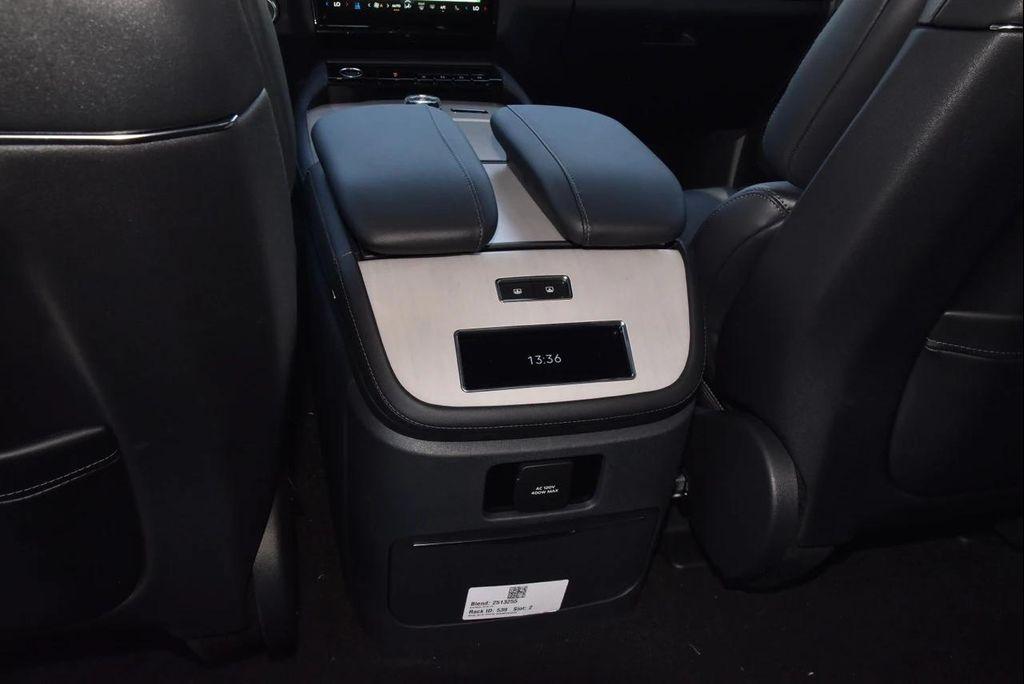 new 2025 Lincoln Navigator car, priced at $106,008