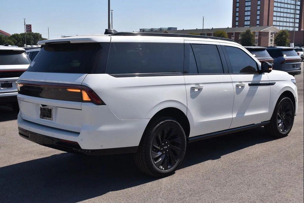 new 2025 Lincoln Navigator car, priced at $106,008
