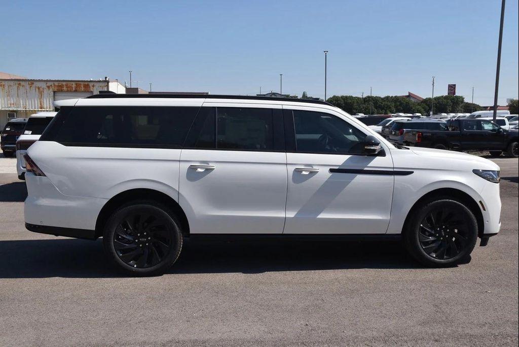 new 2025 Lincoln Navigator car, priced at $106,008