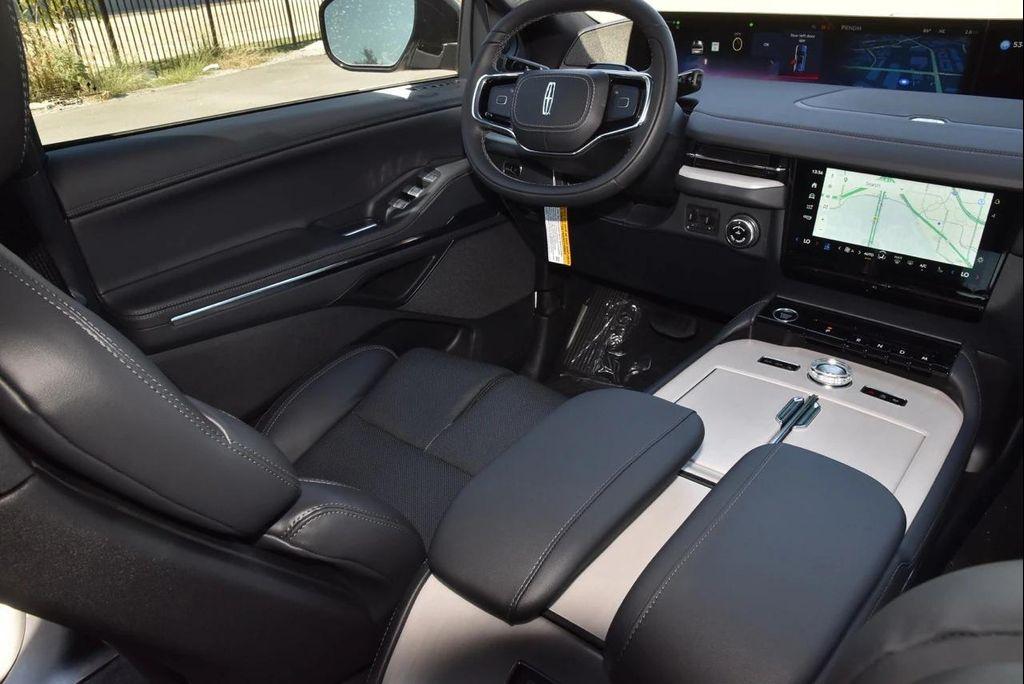 new 2025 Lincoln Navigator car, priced at $106,008
