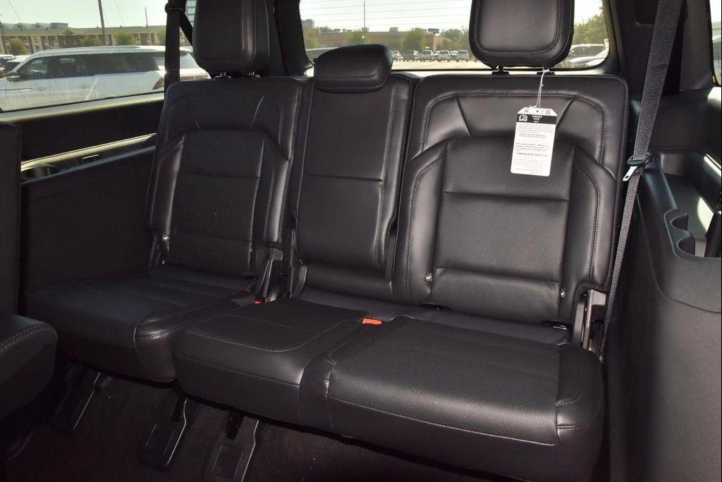 new 2025 Lincoln Navigator car, priced at $106,008