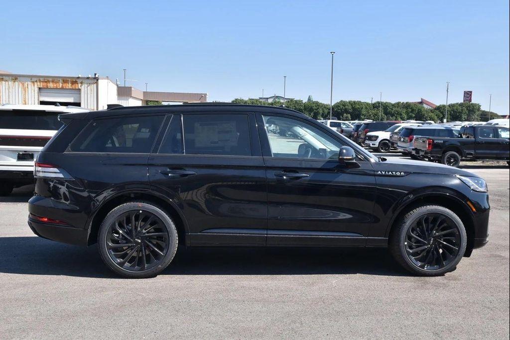 new 2025 Lincoln Aviator car, priced at $81,390